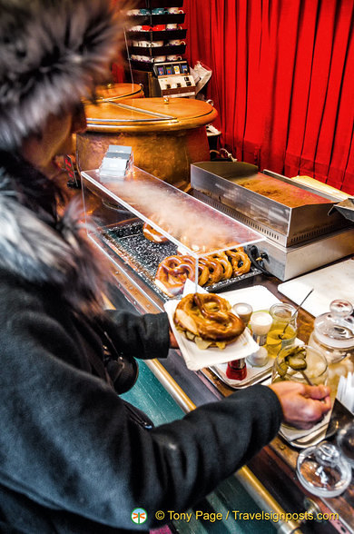 Raclette bagel and pickels