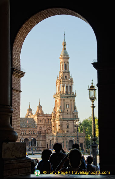 An artist's view of the Plaza de Espana tower