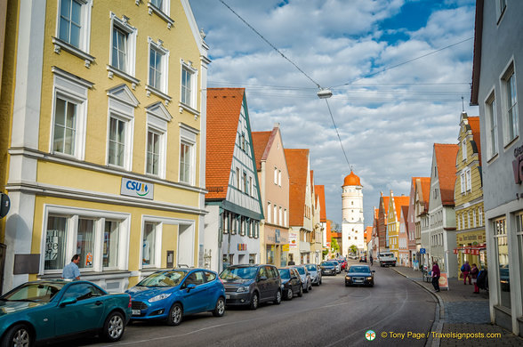 Deninger Strasse leading to Deninger Tor