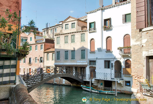 View of Ponte dei Conzafelzi from Libreria Aqua Alta