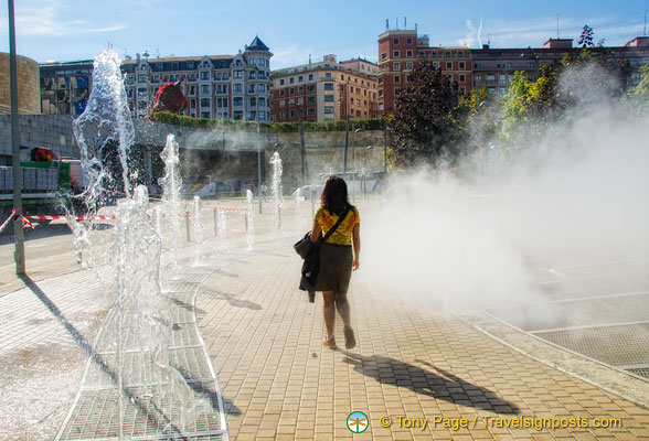 Walking into the mist at the Guggenheim Bilbao