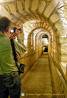 Catacombes passageway