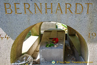 Close-up of Sarah Bernhardt's grave