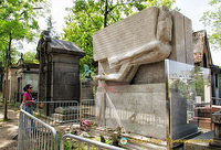 Oscar Wilde's tomb encased in glass to prevent graffiti