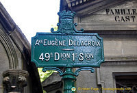 Ave Eugène Delacroix in the 49th Division