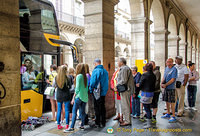 Visitors boarding their Paris sightseeing tour