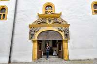 Colourful entrance of the Restaurant Klösterle in Nördlingen