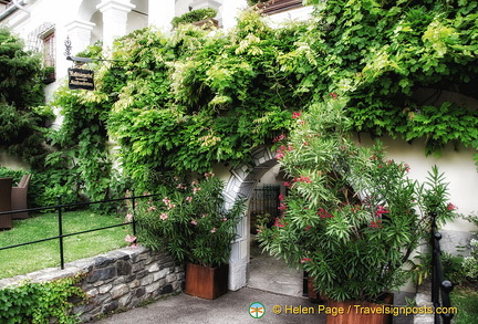 Lush garden at Raffelsberger Hof