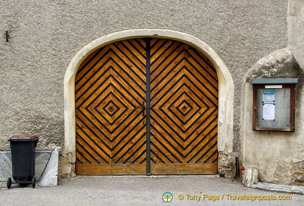 An attactive wooden door