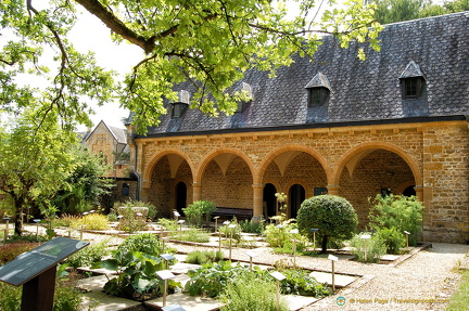 The Pharmacy Museum recreates an 18th century dispensary