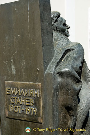 Veliko Turnovo (2149 gweladenn) Emille Stanev 1907 - 1979 Veliko Turnovo