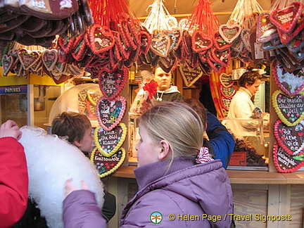 Lebkuchenherzen range in taste from sweet to spicy