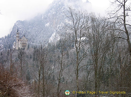 A distant view of Schloss Neuschwanstein 