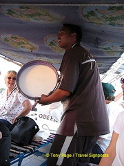 Our tambourine man breaks into song.

[Aswan - Nile River -Egypt]