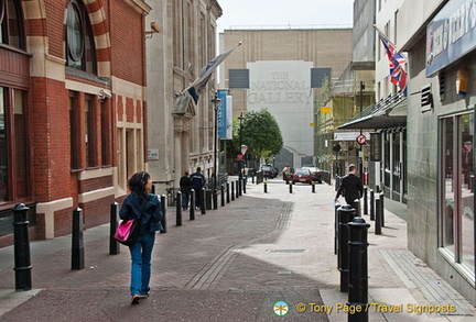 Walking towards the National Gallery