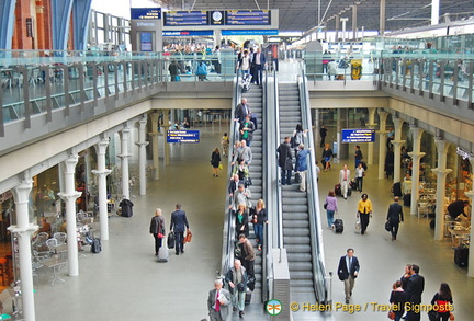 Escalator to the Eurostar platform level