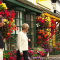 Colourful flower displays on one of Stratford-upon-Avon's main streets [Stratford-upon-Avon - England]