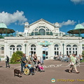 The Torquay Pavillion opened in 1912 as a grand concert hall. (2646 visites) Agatha Christie (nee Miller) loved music and attended many concerts at the Pavillion. In 1914, she ... The Torquay Pavillion opened in 1912 as a grand concert hall.