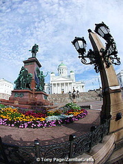 Tuomiokirko and Senaatintori square