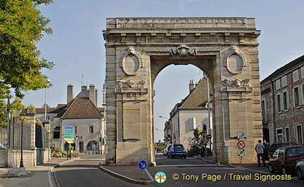 Beaune gateway