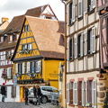 Quai de la Poissonnerie (951访问量) The yellow building is Aux Trois Poissons, a fish restaurant Quai de la Poissonnerie