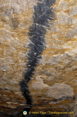 The black mark on the quarry ceiling guided people through the Catacombes