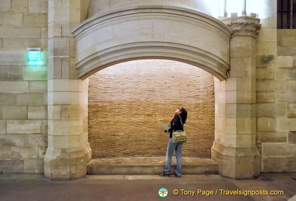 One of four large fireplaces in the Salle des Gens d'Armes