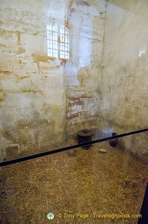 Les Pailleux or straw yokels - quarters with no amenities for poorer prisoners