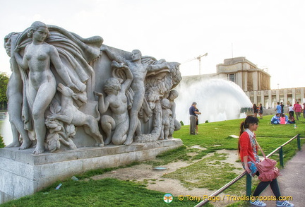 Sculpture in the Jardins du Trocadéro