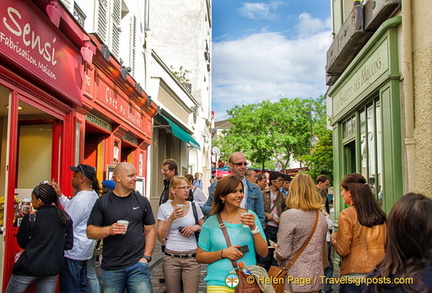 Tutti Sensi, a gelato shop at 14 rue Norvins and next door is Chez ma Cuisine