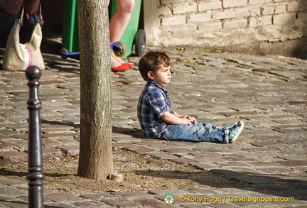 People-watching in Montmartre, on a smaller scale