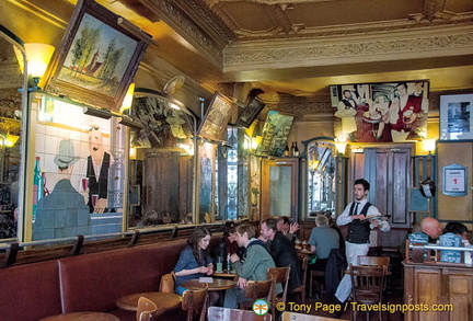 Café La Palette's other room with wall tile decorations from the 1930s-40s