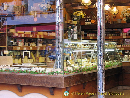 Local fromagerie in Passy