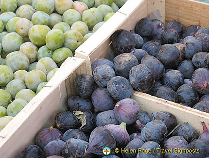 Plums and figs at Raspail market