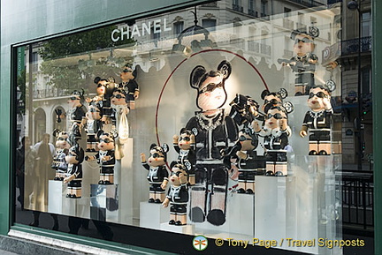 Shop window at Printemps on Boulevard Haussmann