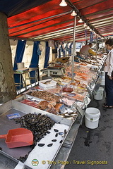 Les Marchés Raspail