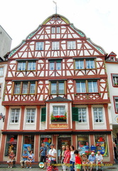 Adler Apotheke in Bernkastel market square