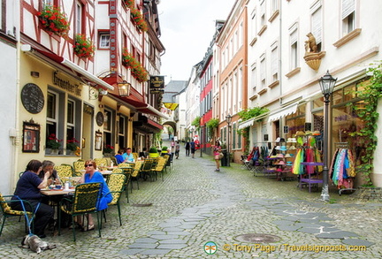 Restaurants and shops in Graacher Strasse