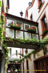 Archway in Schwanenstrasse