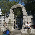 Side portal of the Roman north gate (2143 visitas) The Roman north gate built when the colony was founded in 50AD. The outer side of the central archw... Side portal of the Roman north gate