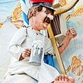 This man can play a harp with one hand.