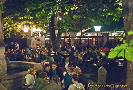 Hofbräuhaus Beer Garden with room for 400 guests