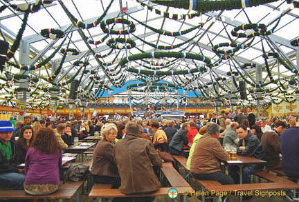 Back at the Schottenhamel Oktoberfest tent