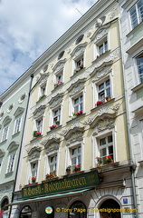 Kolonialwaren on Residenzplatz