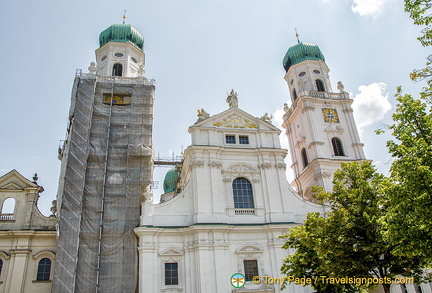 Partly covered facade of St. Stephens