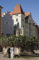 [Regensburg - Danube River Cruise - Germany]