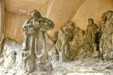 Religious scenes inside Jakobskirche