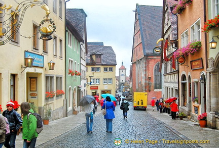 Obere Smiedgasse, the main drag in Rothenburg