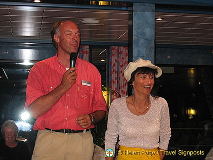 Vanillekipferl demonstration on board on riverboat