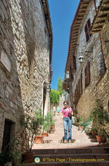 Back down the steps from Rocca Maggiore